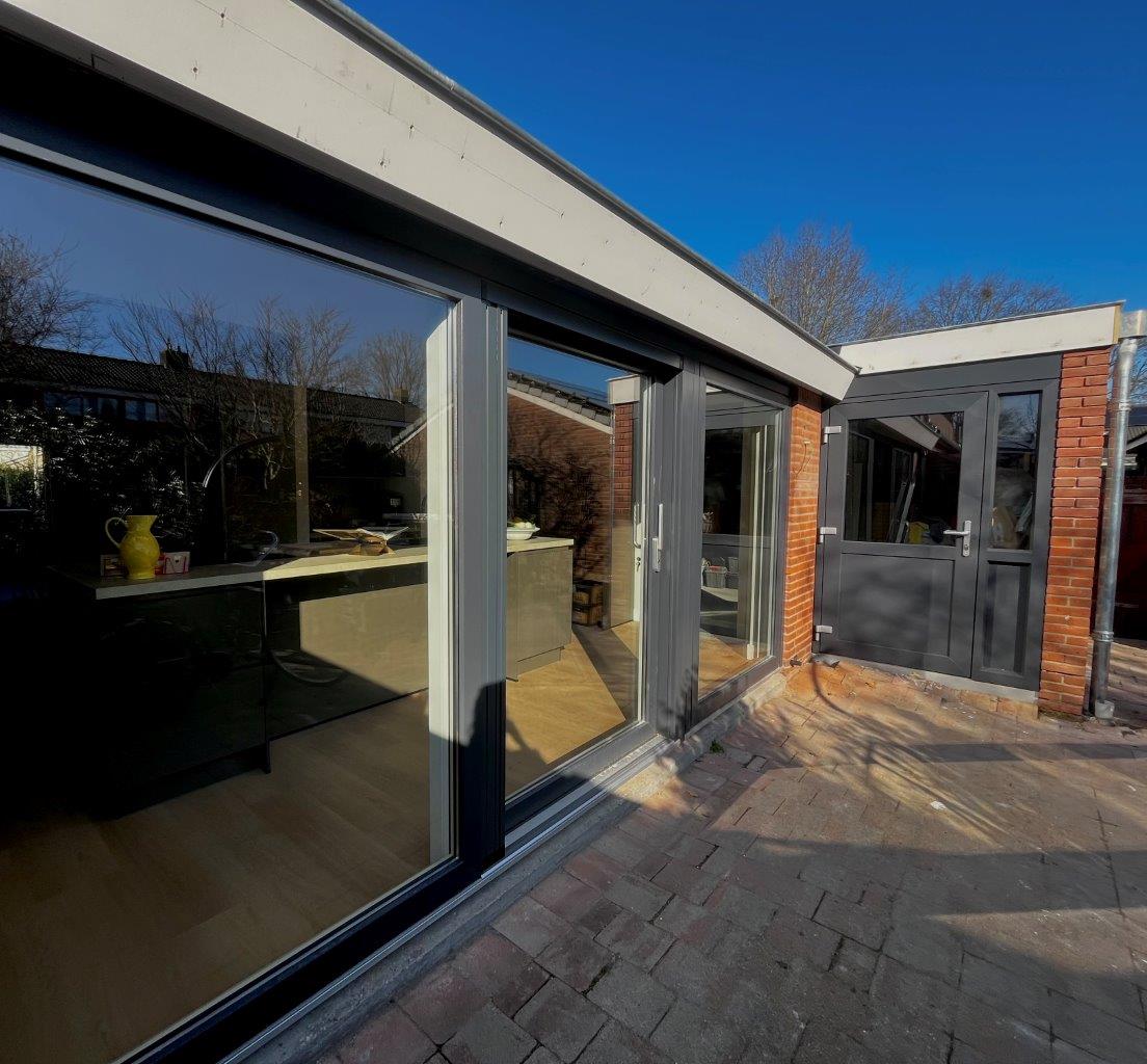 Gouda-verbouwing-woning-Oskam Woningrenovatie in plaats van verhuizen is de trend. Deze woning heeft M. Oskam Aannemingsbedrijf uit Bodegraven mogen renoveren voor zeer tevreden klanten die in Gouda wonen.