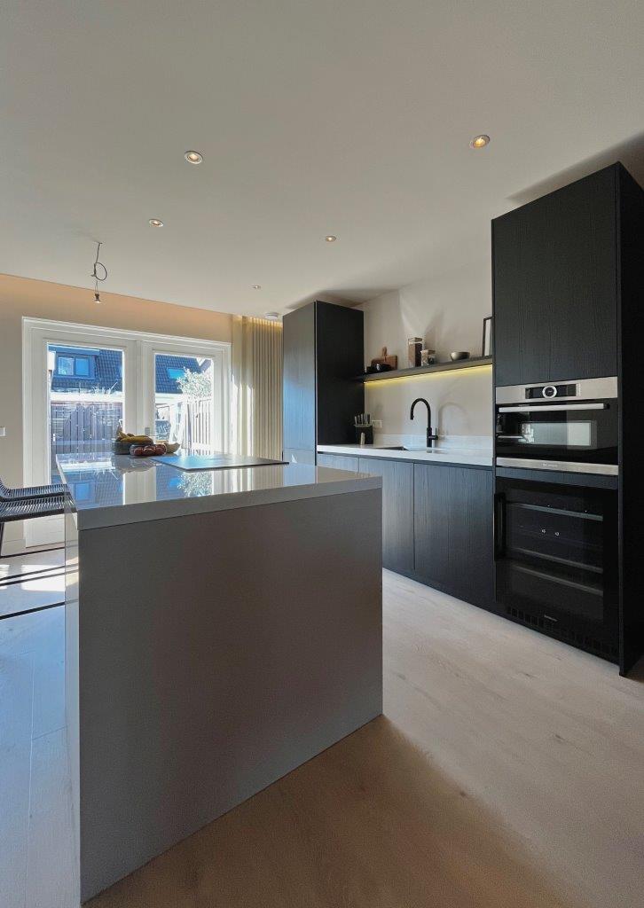 Niet verhuizen, wel verbouwen. M Oskam Aannemingsbedrijf uit Bodegraven heeft deze prachtige verbouwing opgeleverd aan zeer tevreden klanten