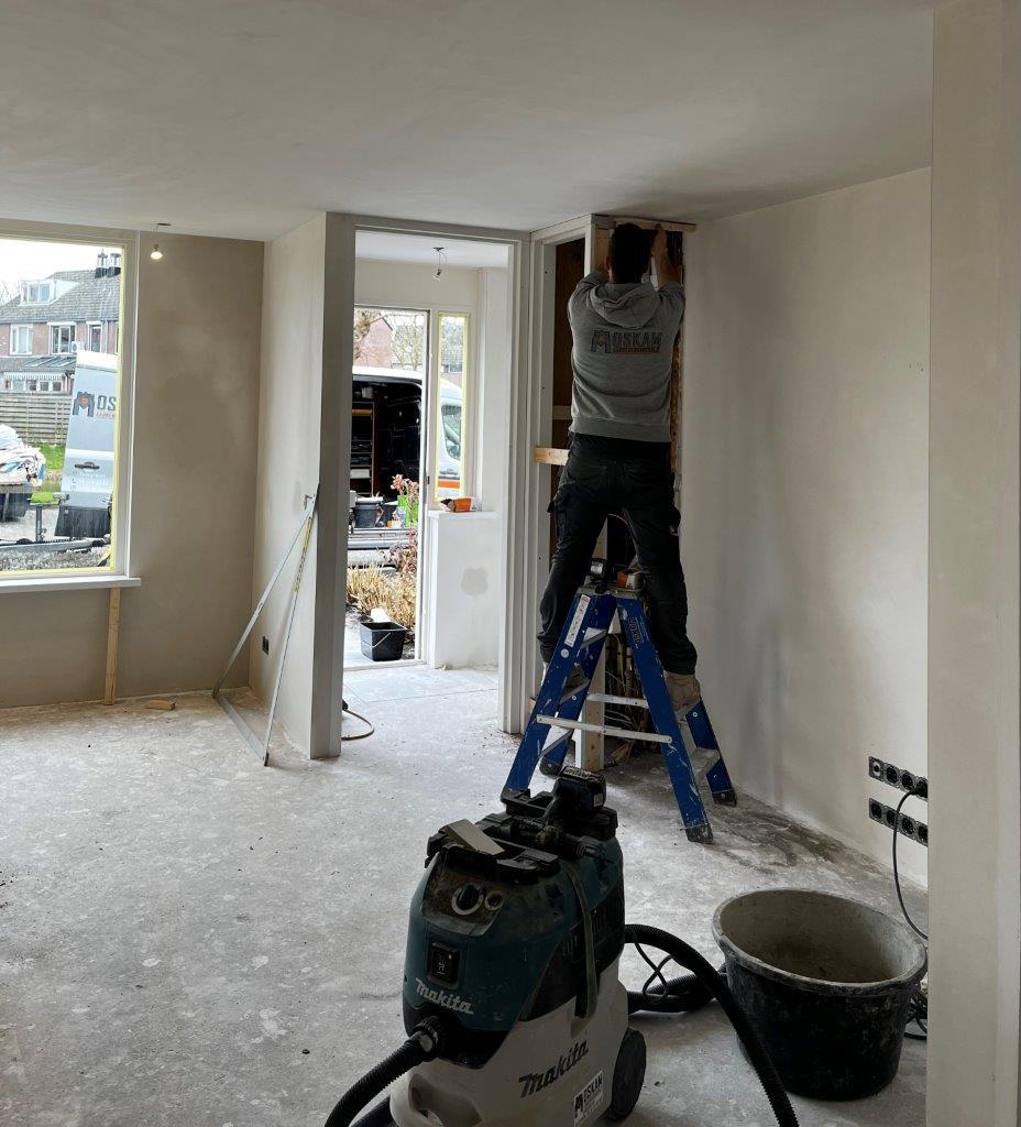 Niet verhuizen, wel verbouwen. M Oskam Aannemingsbedrijf uit Bodegraven heeft deze prachtige verbouwing opgeleverd aan zeer tevreden klanten